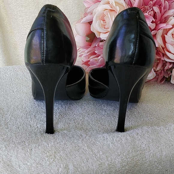 Black Pointed Toe Heels with Side Cut Out - Picture 7 of 9